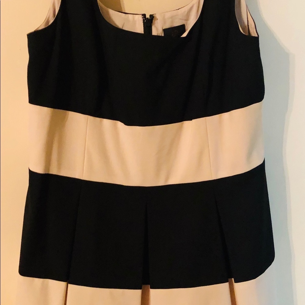 Black and beige sleeveless dress .